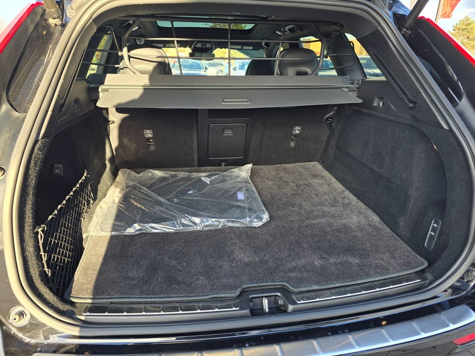 2023 Volvo XC60 RECHARGE ULTIMATE DARK THEME-17