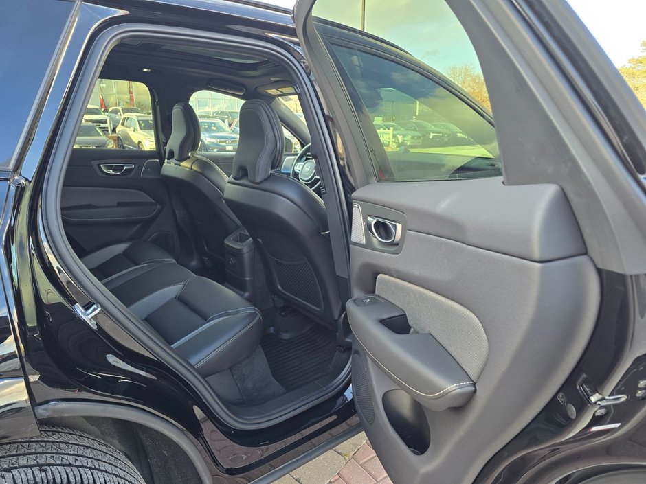 2023 Volvo XC60 RECHARGE ULTIMATE DARK THEME-19