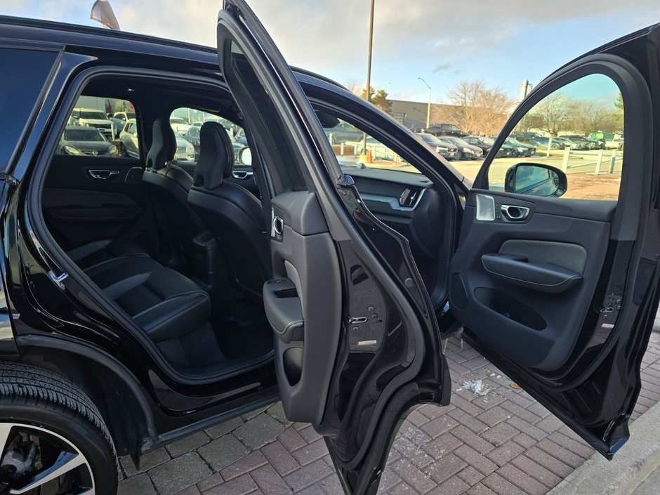 2023 Volvo XC60 RECHARGE ULTIMATE DARK THEME-8