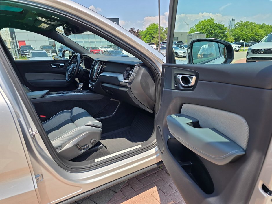 2020 Volvo XC60 R-DESIGN-21