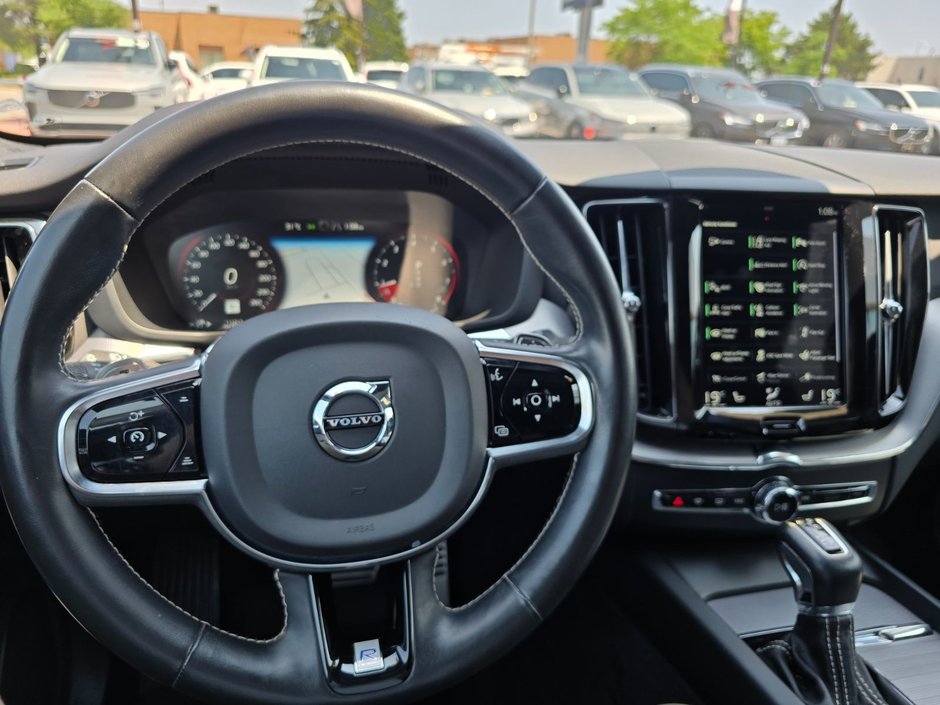 2020 Volvo XC60 R-DESIGN-25
