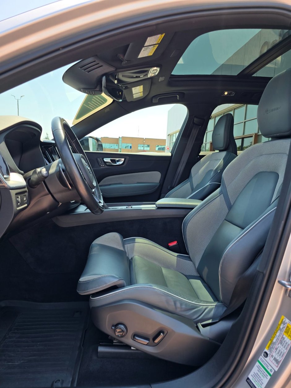2020 Volvo XC60 R-DESIGN-23
