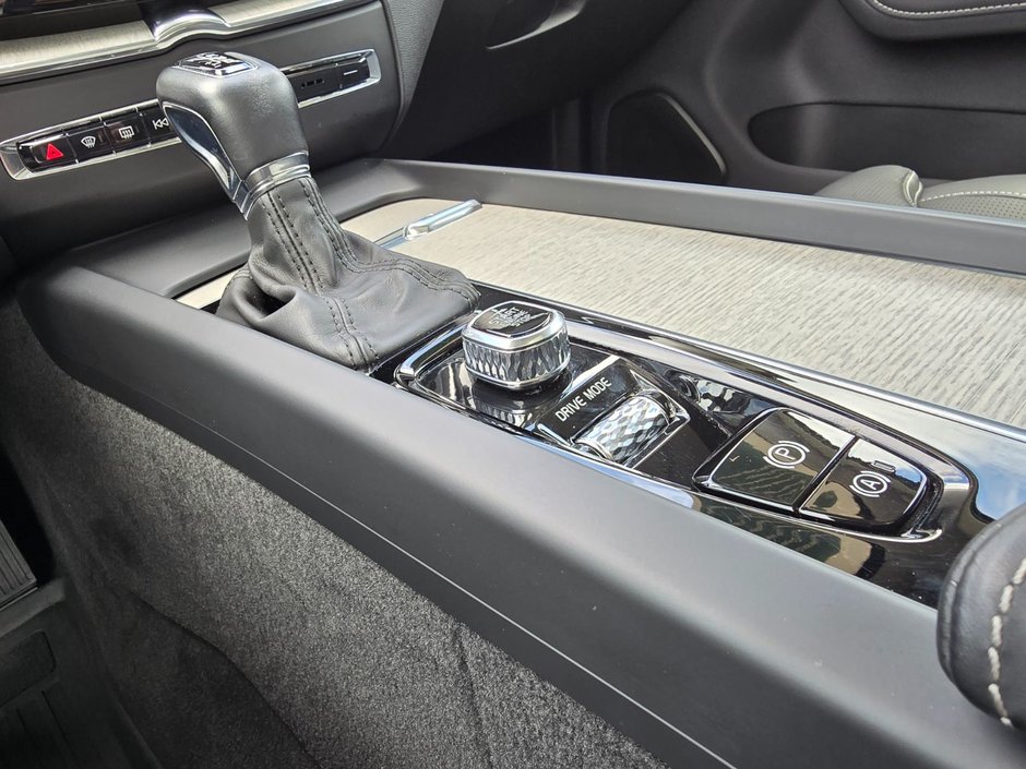 2021 Volvo XC60 INSCRIPTION-26