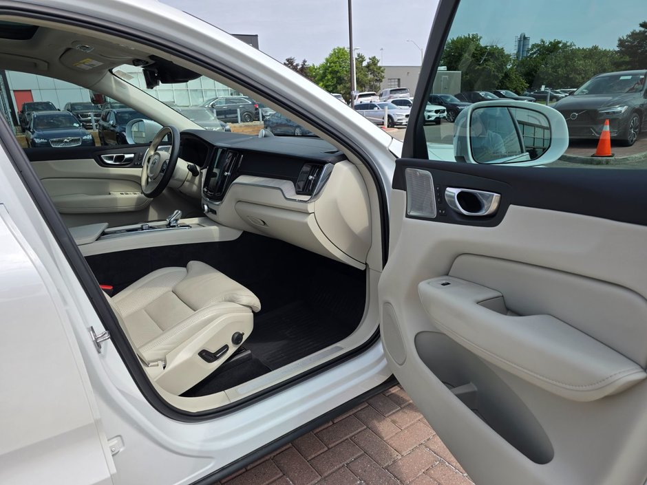 2021 Volvo XC60 INSCRIPTION-24