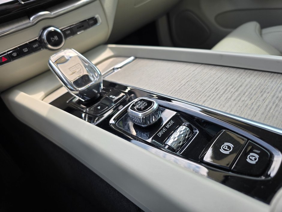 2021 Volvo XC60 INSCRIPTION-30
