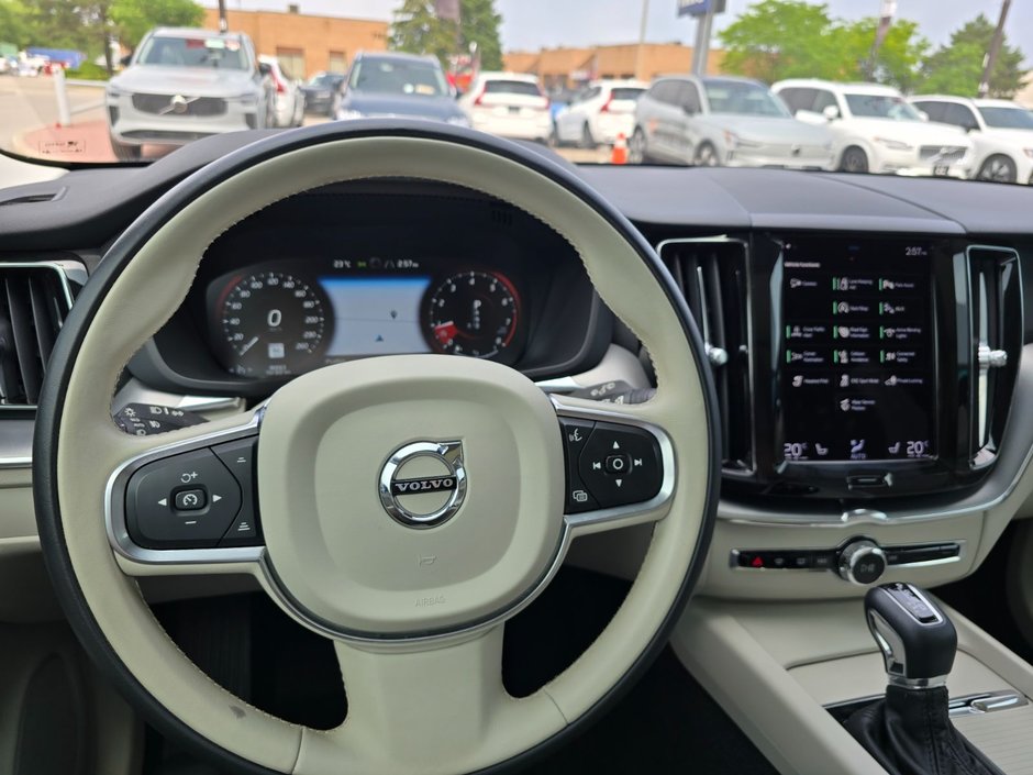2021 Volvo XC60 MOMENTUM-26