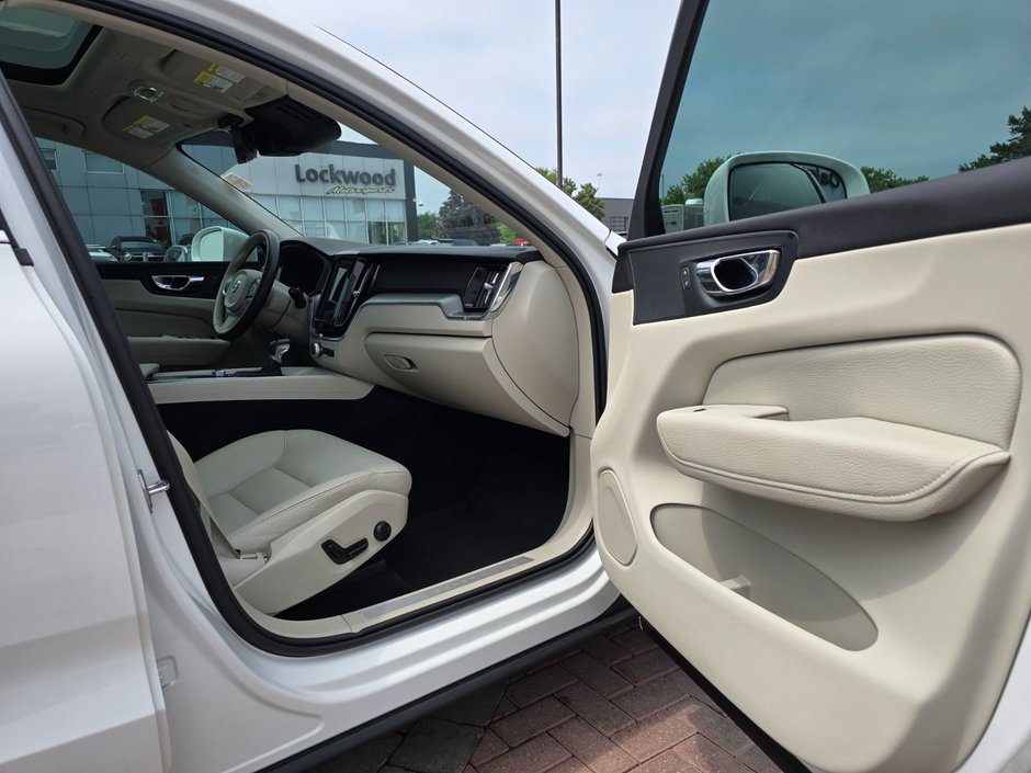 2021 Volvo XC60 MOMENTUM-22