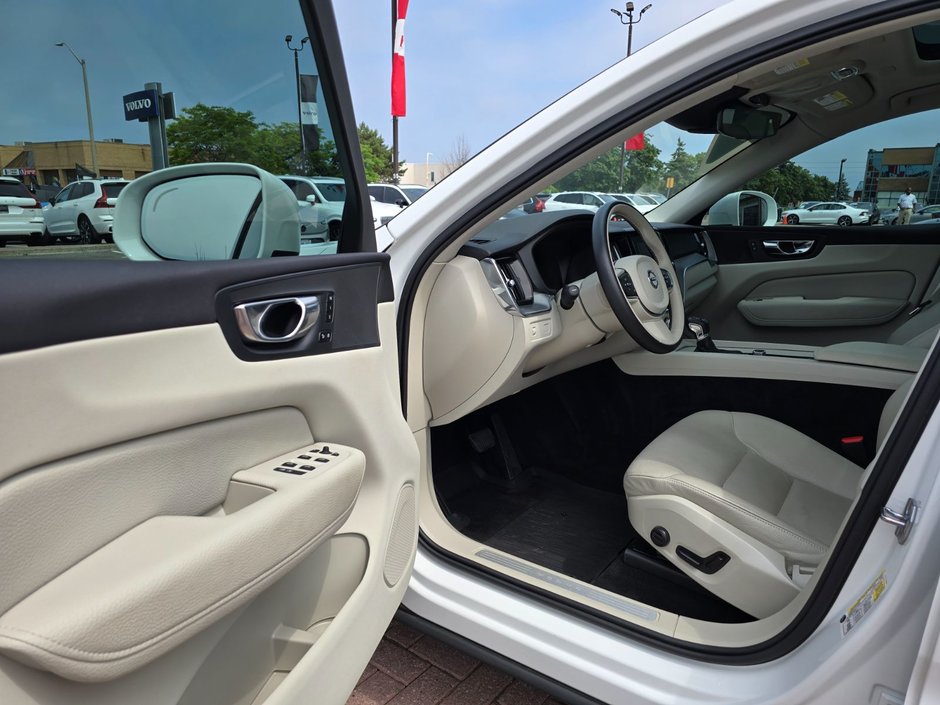 2021 Volvo XC60 MOMENTUM-12