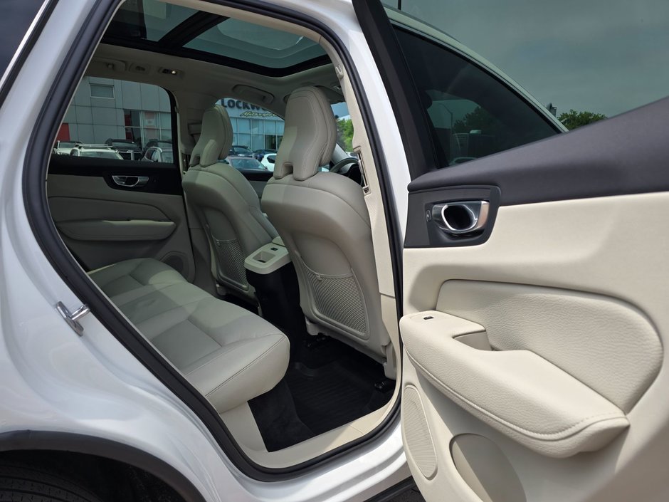 2021 Volvo XC60 MOMENTUM-18
