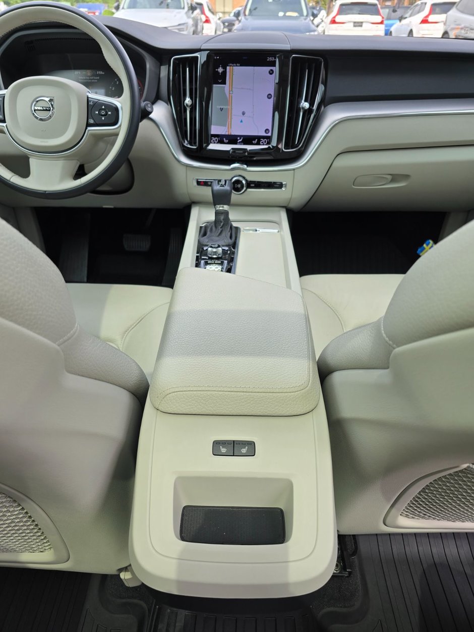 2021 Volvo XC60 MOMENTUM-21