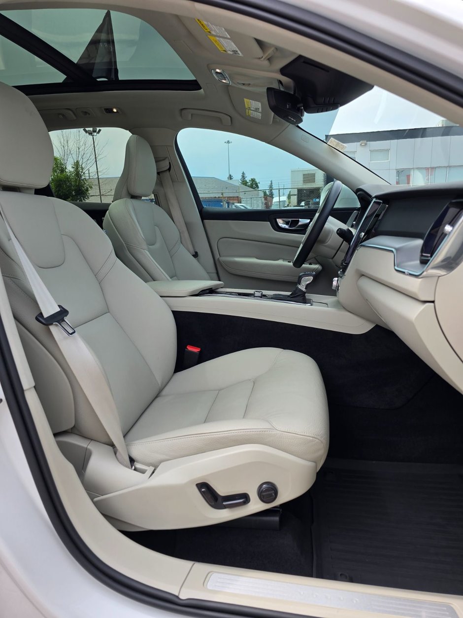 2021 Volvo XC60 MOMENTUM-23