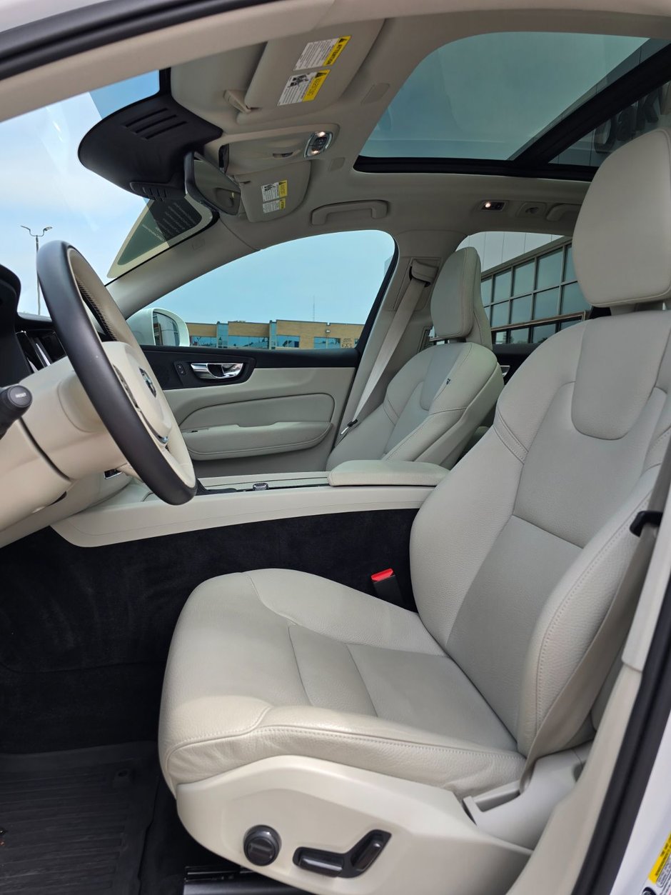 2021 Volvo XC60 MOMENTUM-24