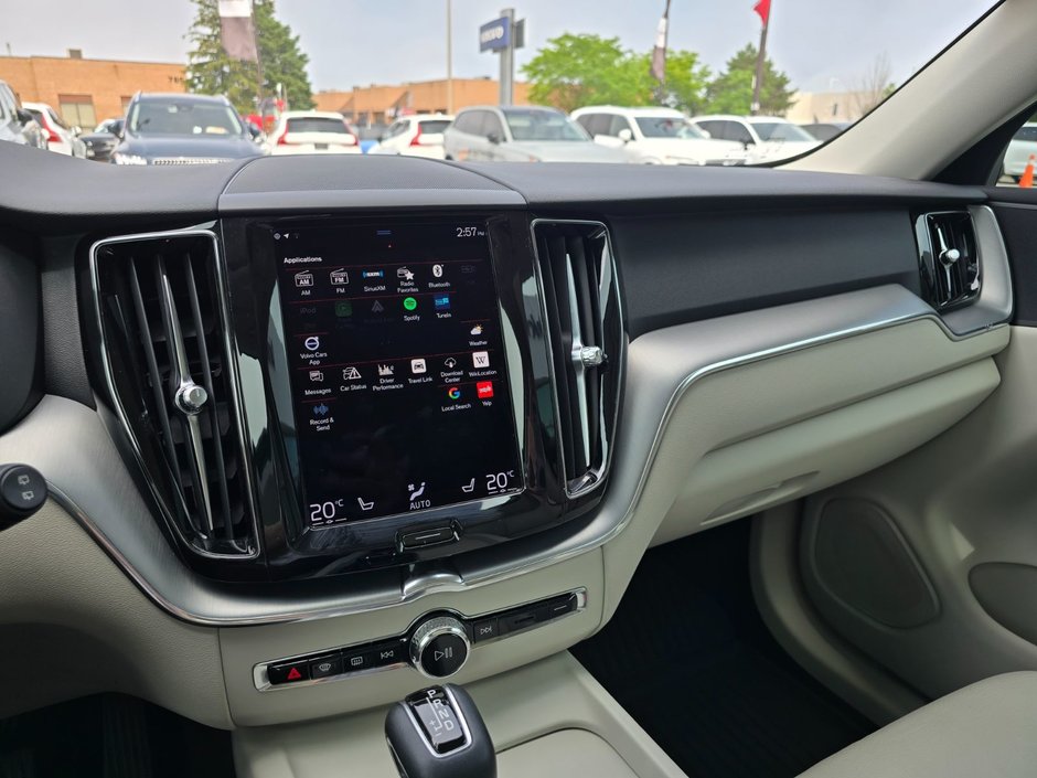 2021 Volvo XC60 MOMENTUM-27