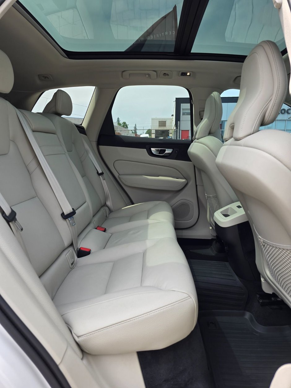 2021 Volvo XC60 MOMENTUM-19