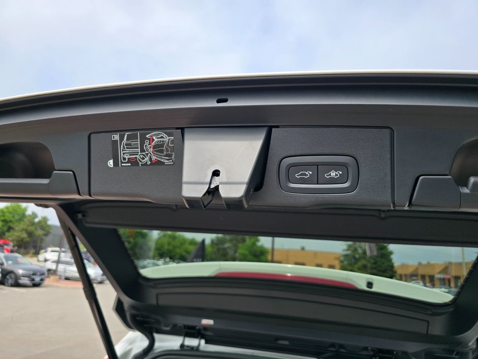 2021 Volvo XC60 MOMENTUM-16
