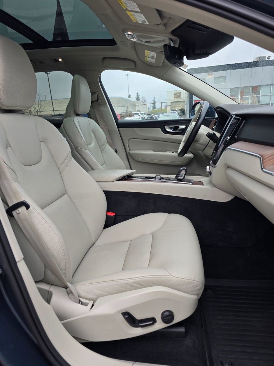 2021 Volvo XC60 INSCRIPTION EXPRESSION-25