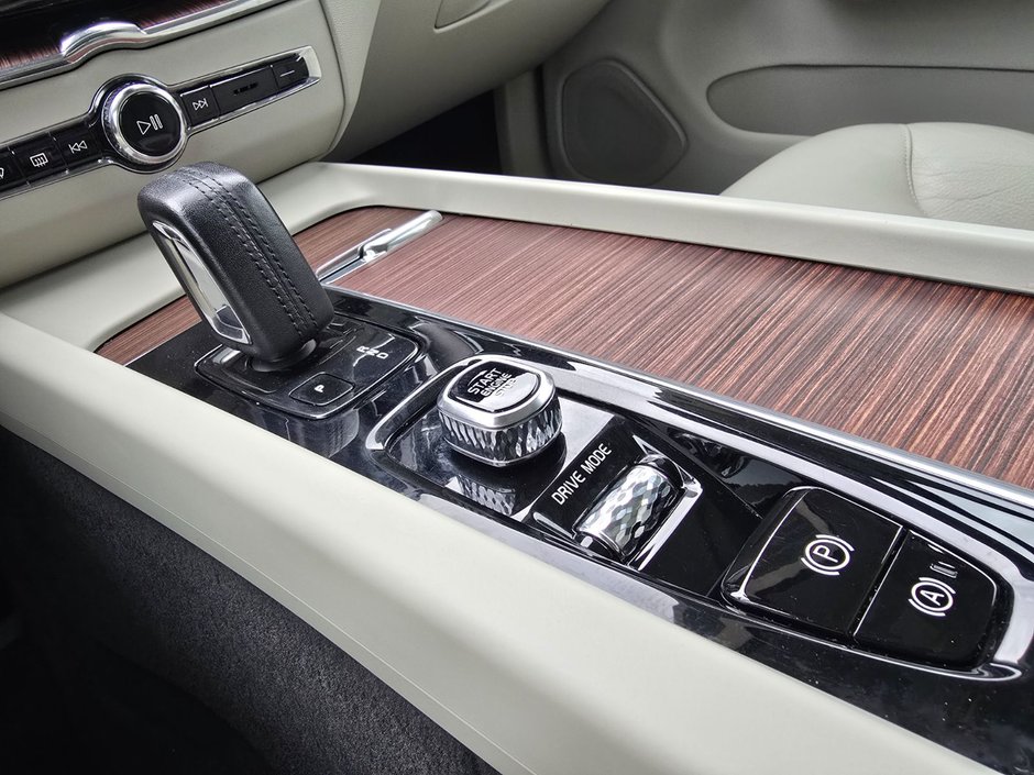 2021 Volvo XC60 INSCRIPTION EXPRESSION-29