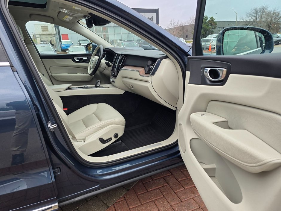 2021 Volvo XC60 INSCRIPTION EXPRESSION-24