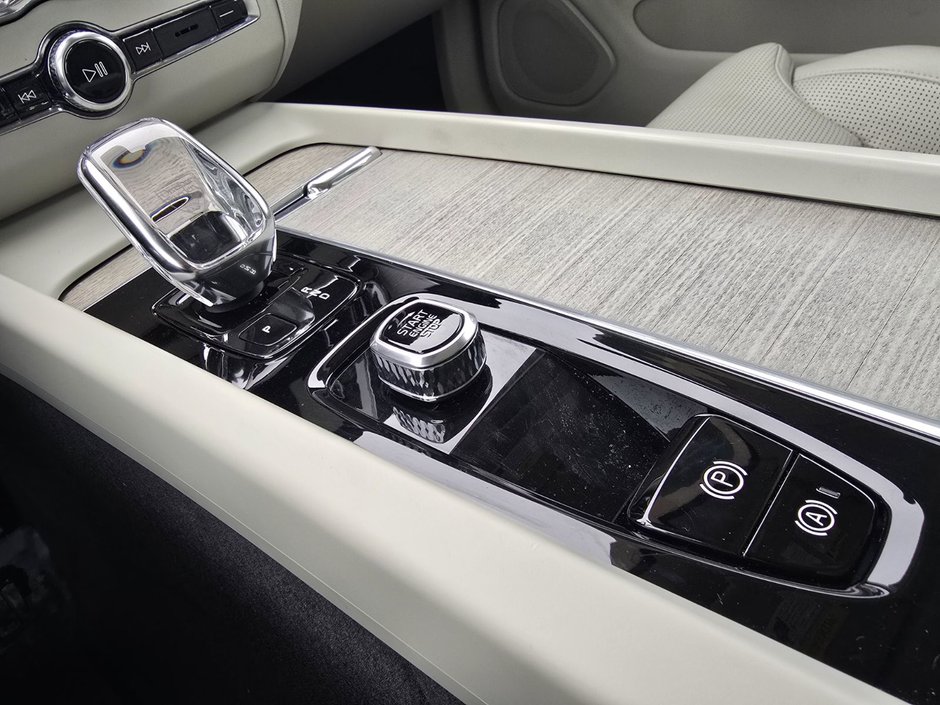 2022 Volvo XC60 INSCRIPTION-29