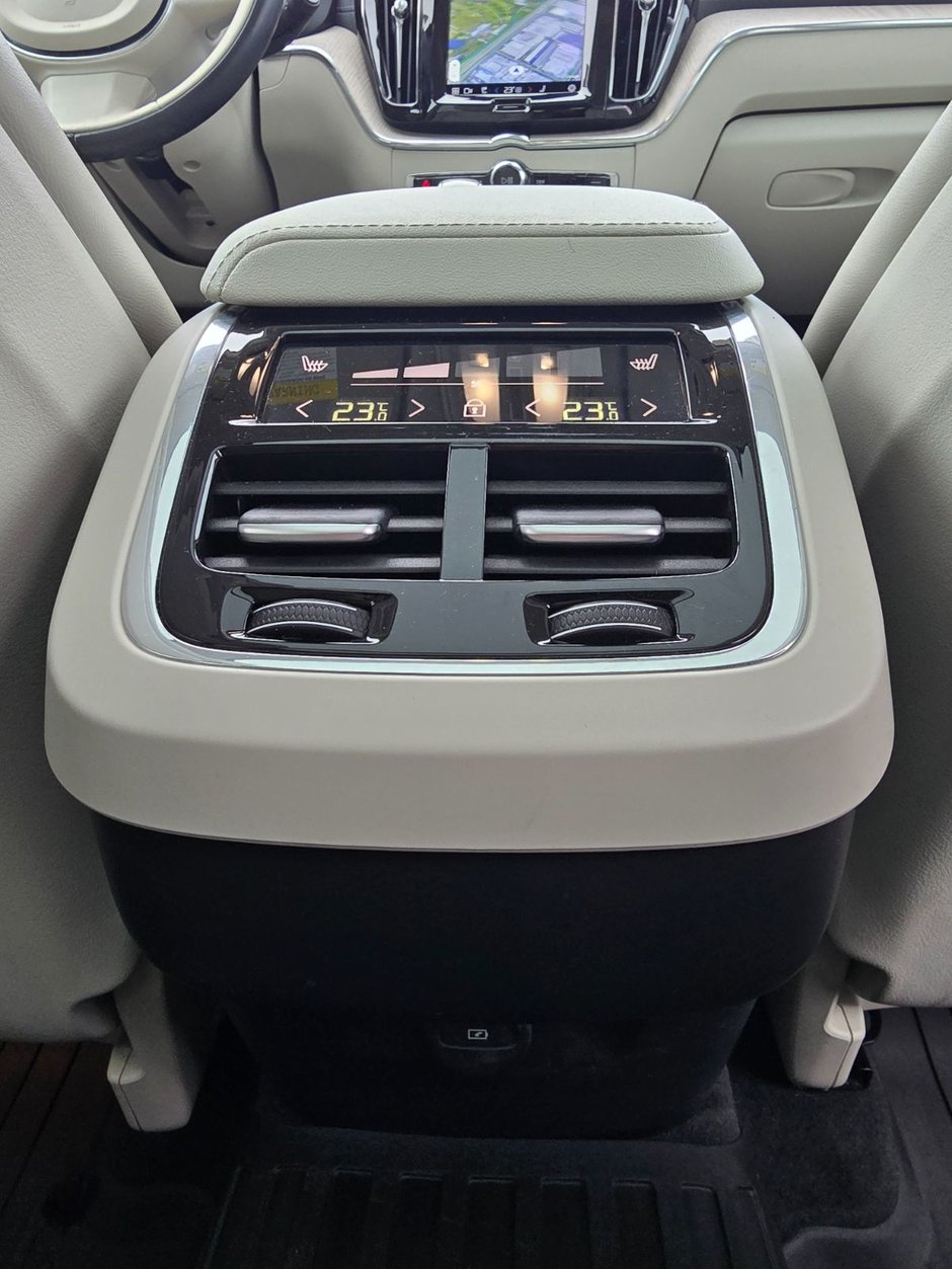 2022 Volvo XC60 INSCRIPTION-20