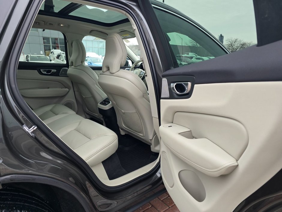 2022 Volvo XC60 INSCRIPTION-18