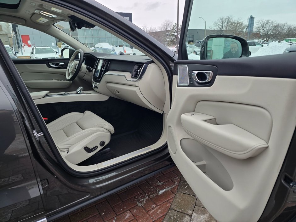 2022 Volvo XC60 INSCRIPTION-22
