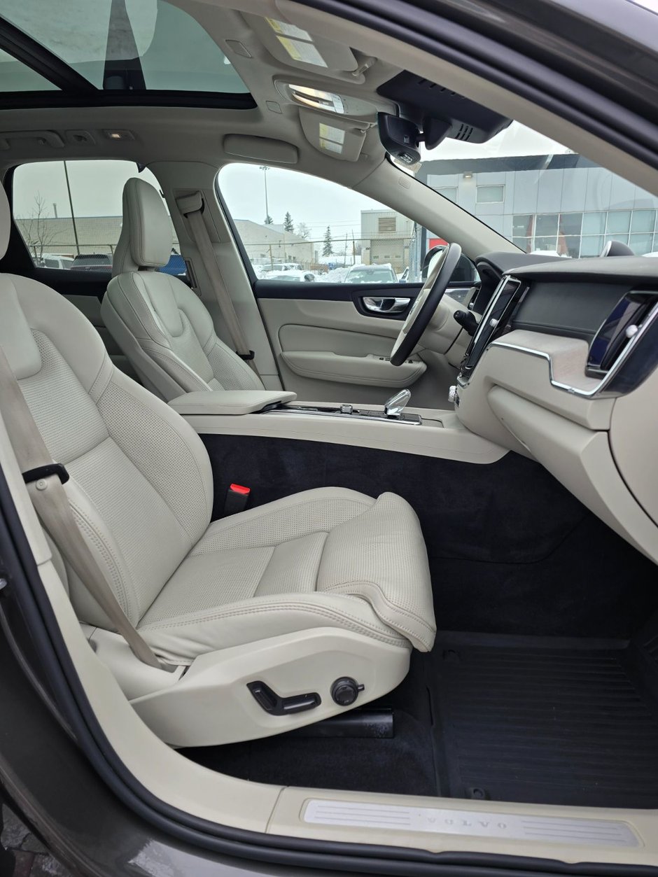2022 Volvo XC60 INSCRIPTION-23