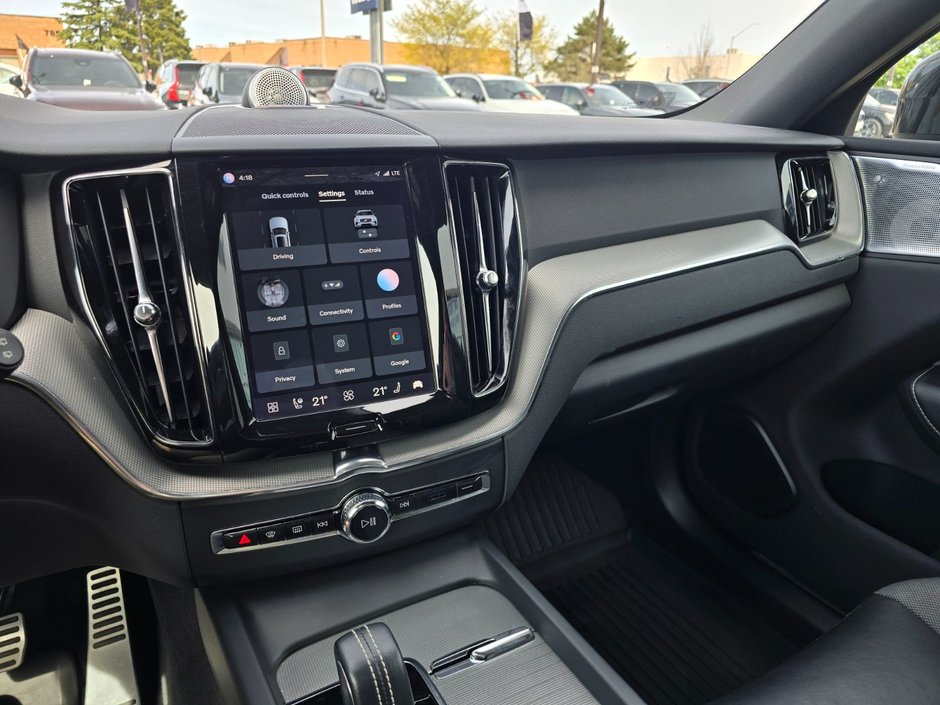 2022 Volvo XC60 R-DESIGN-28