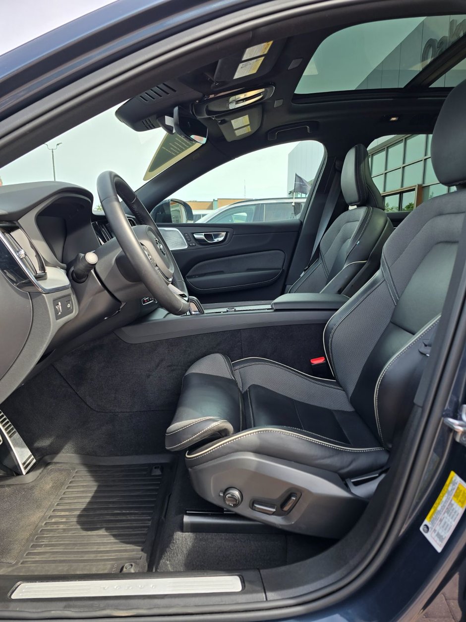 2022 Volvo XC60 R-DESIGN-24