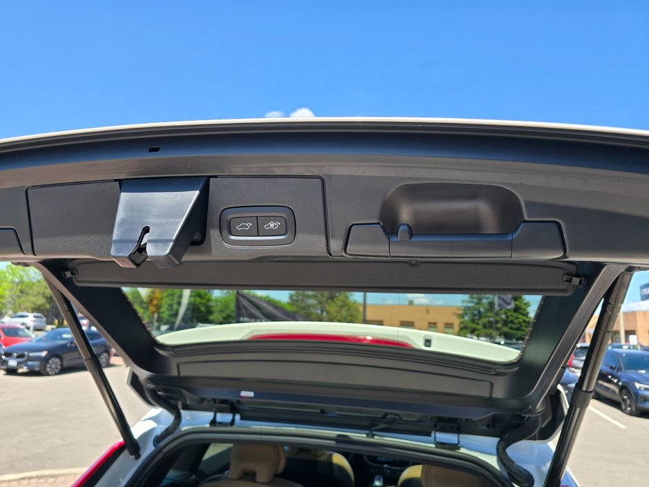 2022 Volvo XC60 INSCRIPTION-16