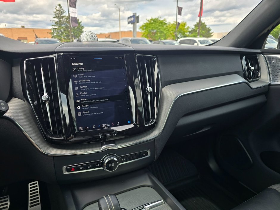 2022 Volvo XC60 R-DESIGN-27