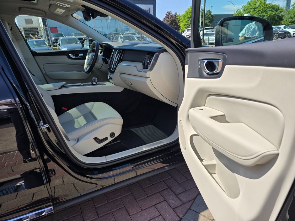 2023 Volvo XC60 PLUS BRIGHT THEME-22