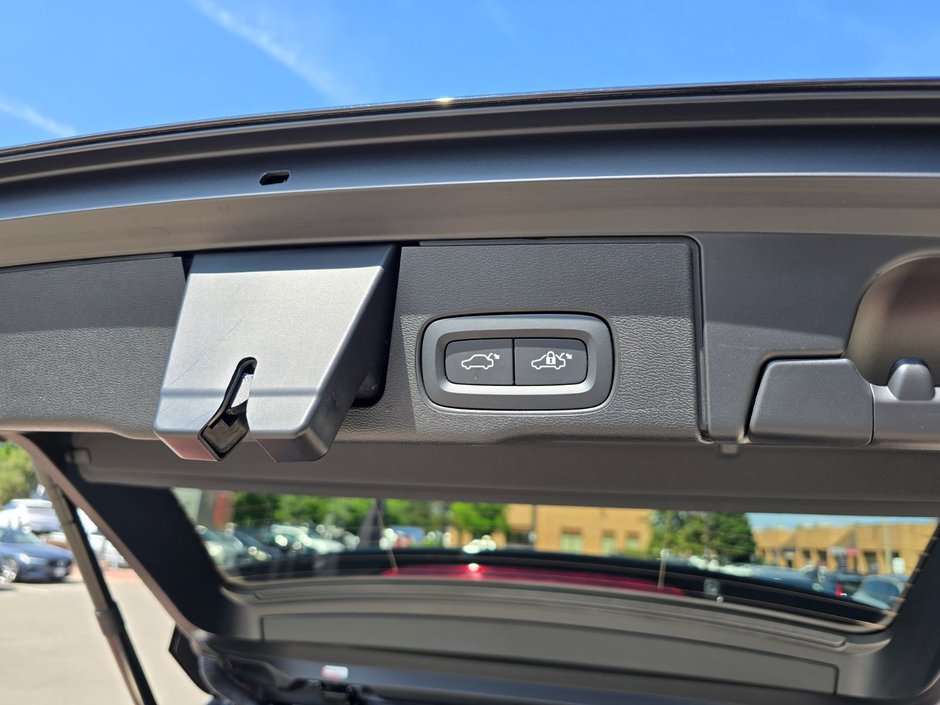 2023 Volvo XC60 PLUS BRIGHT THEME-17
