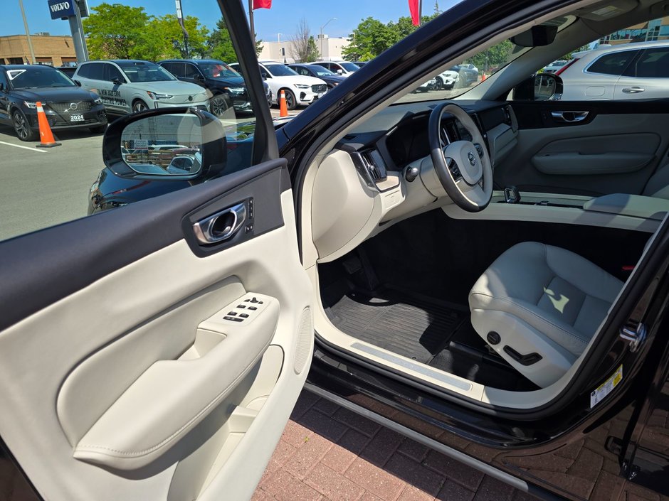 2023 Volvo XC60 PLUS BRIGHT THEME-12
