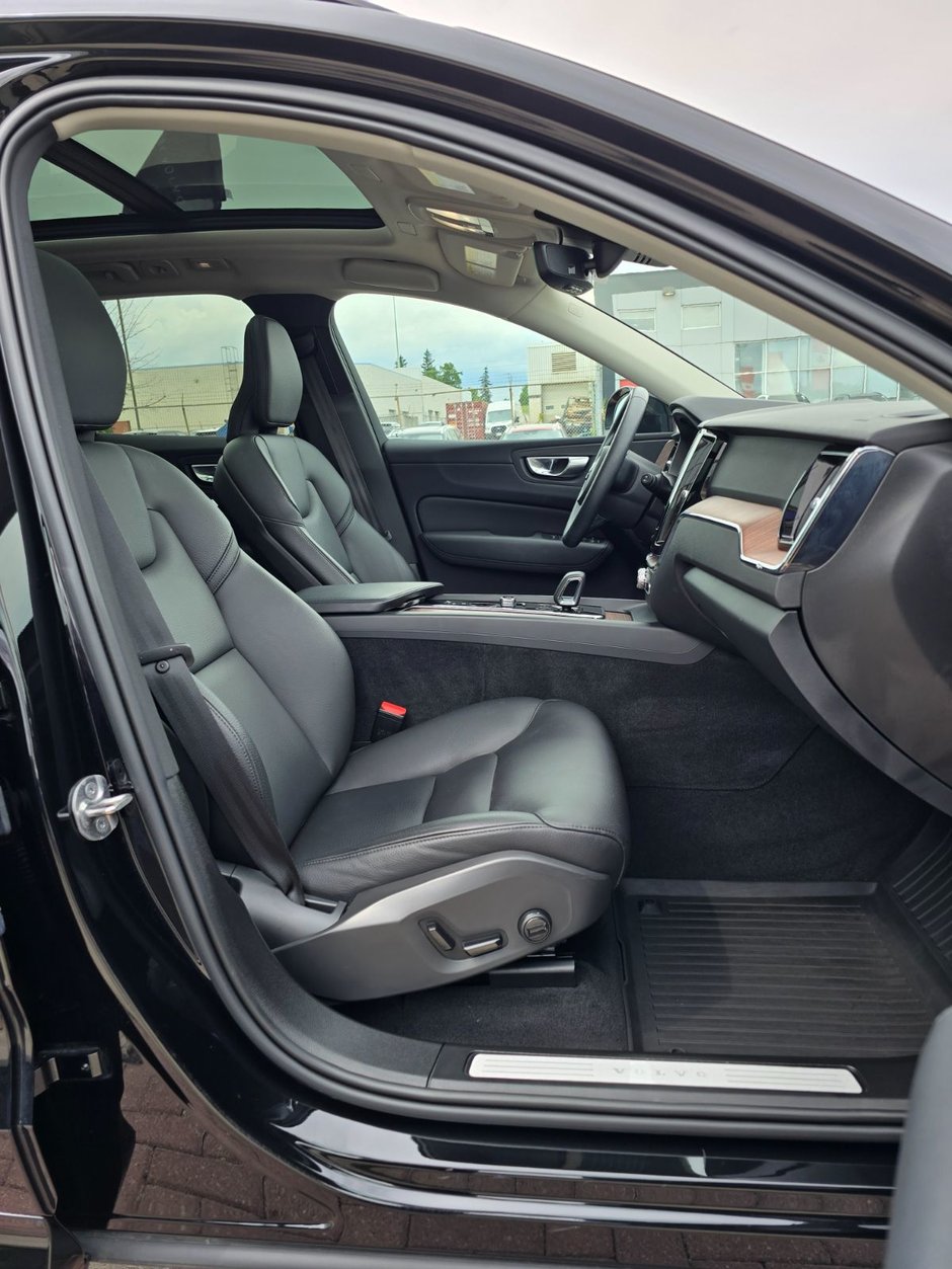 2023 Volvo XC60 PLUS DARK THEME-23