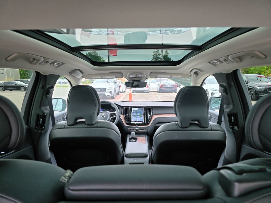 2023 Volvo XC60 PLUS DARK THEME-6
