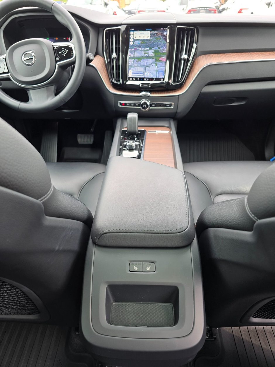 2023 Volvo XC60 PLUS DARK THEME-21