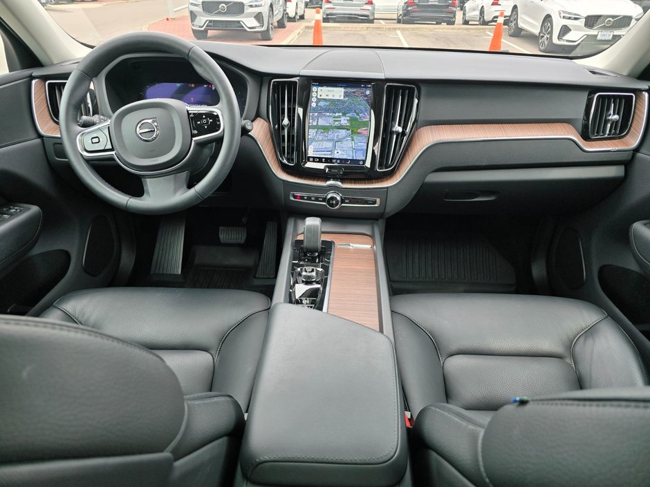2023 Volvo XC60 PLUS DARK THEME-4