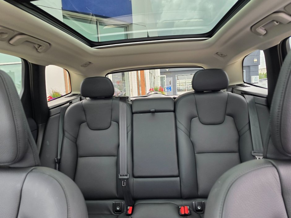 2023 Volvo XC60 PLUS DARK THEME-8