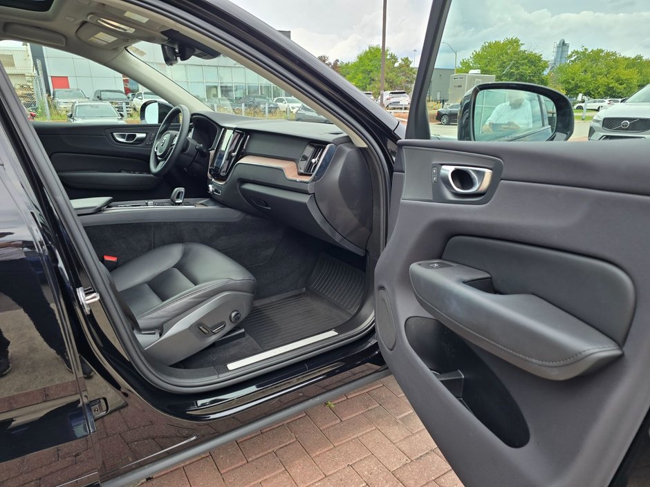 2023 Volvo XC60 PLUS DARK THEME-22