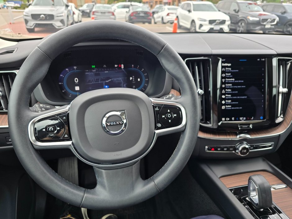 2023 Volvo XC60 PLUS DARK THEME-27