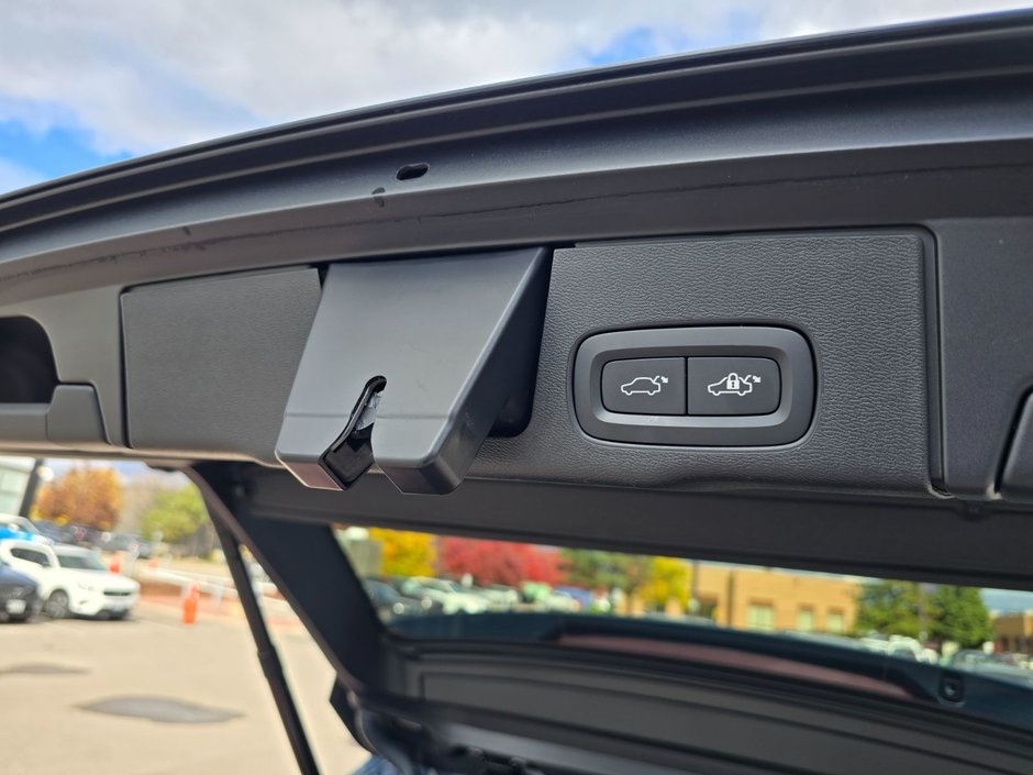 2023 Volvo XC60 PLUS BRIGHT THEME-17