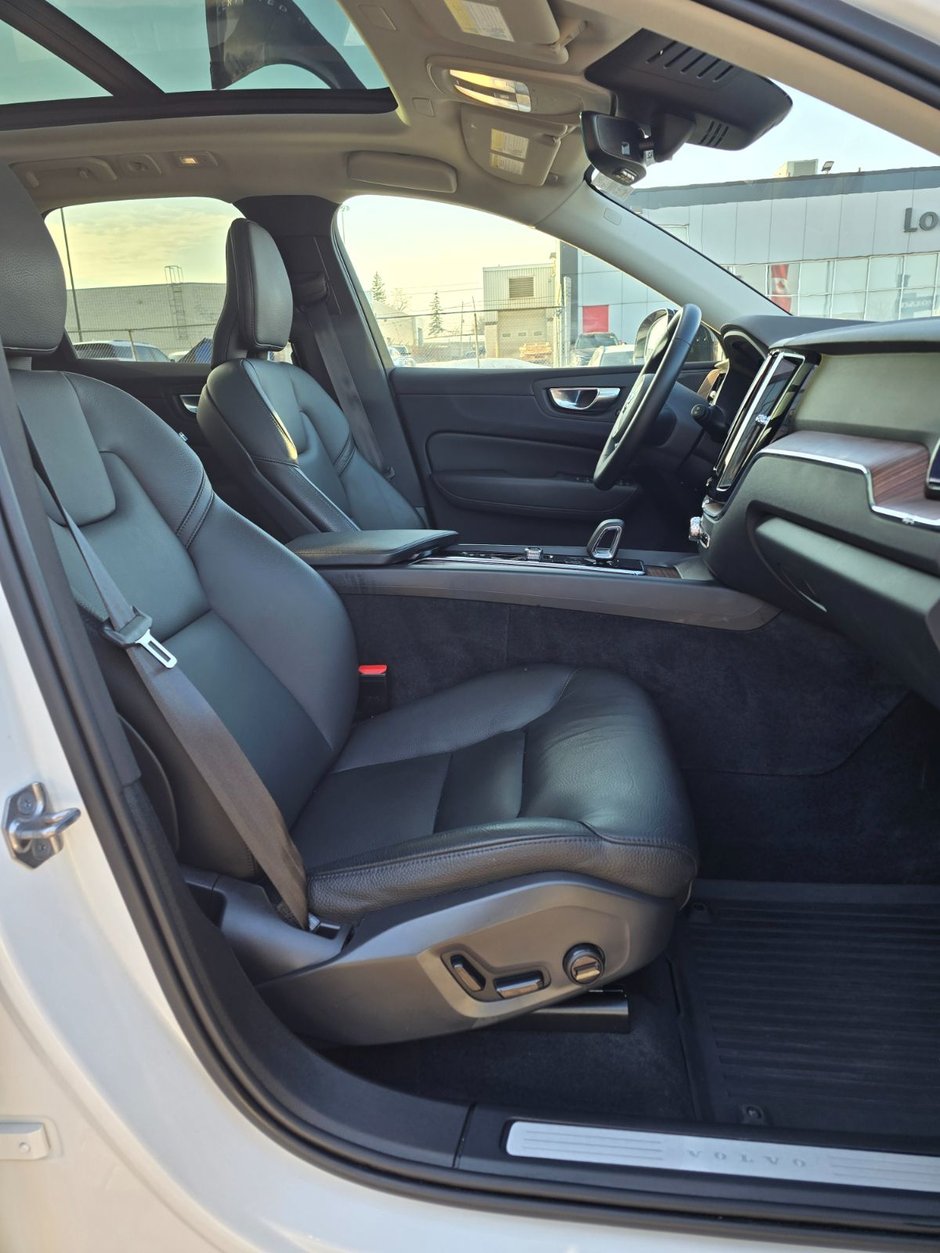 2023 Volvo XC60 PLUS DARK THEME-22