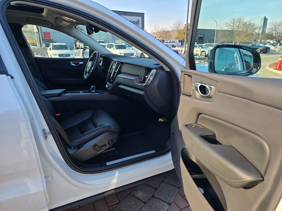 2023 Volvo XC60 PLUS DARK THEME-21