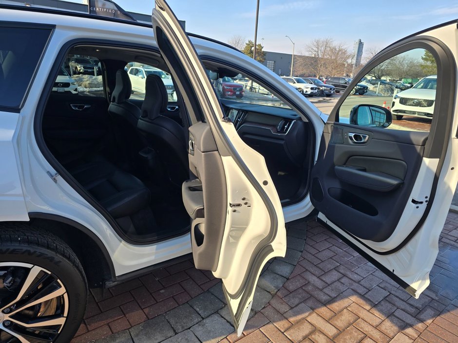 2023 Volvo XC60 PLUS DARK THEME-10