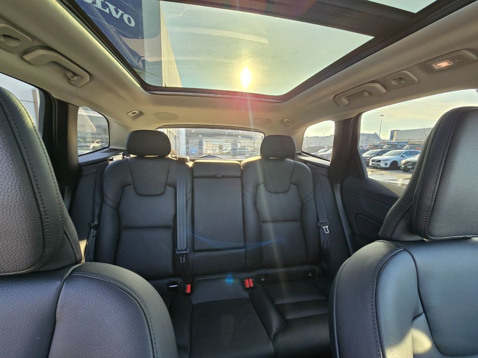 2023 Volvo XC60 PLUS DARK THEME-8