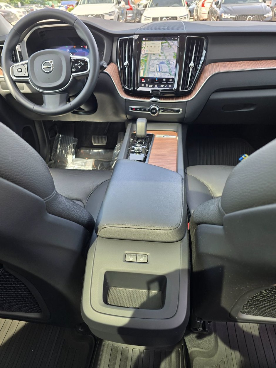 2023 Volvo XC60 PLUS DARK THEME-21