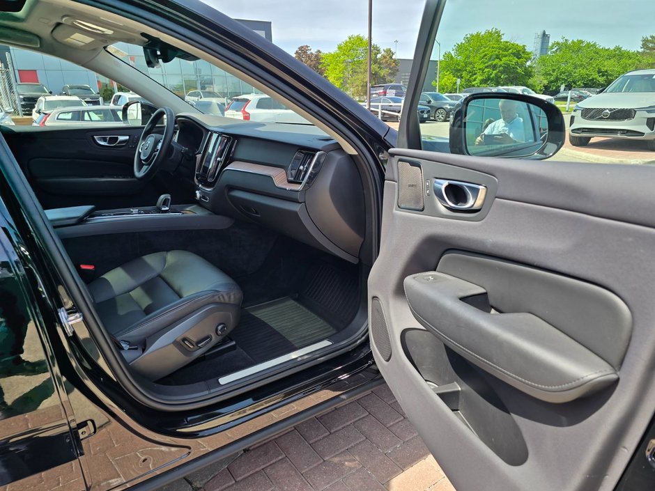 2023 Volvo XC60 PLUS DARK THEME-22