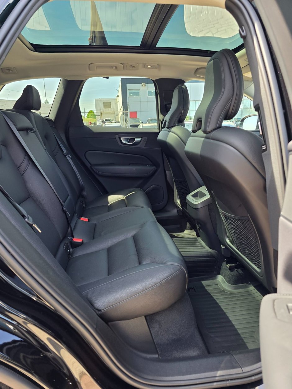 2023 Volvo XC60 PLUS DARK THEME-19