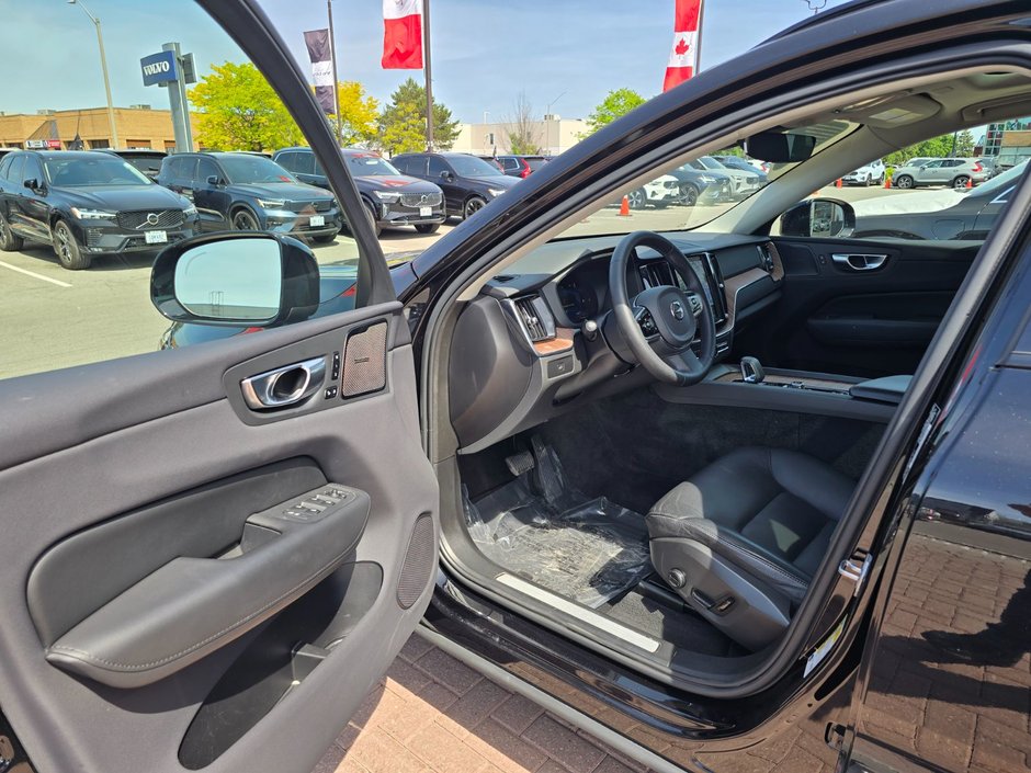 2023 Volvo XC60 PLUS DARK THEME-12